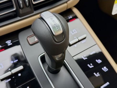 New 2026 Porsche Macan image 20