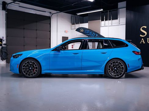 Used 2026 BMW M5 Touring AWD/4WD image 2