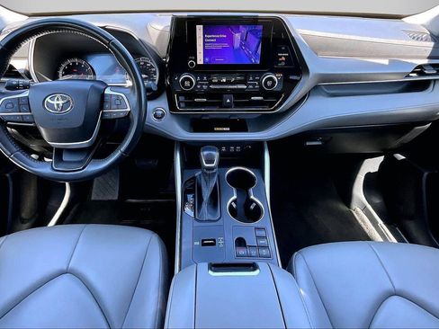 Used 2023 Toyota Highlander XLE FWD image 14