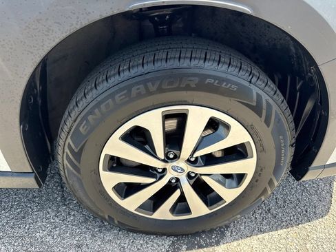 Used 2023 Subaru Outback Premium AWD/4WD image 5