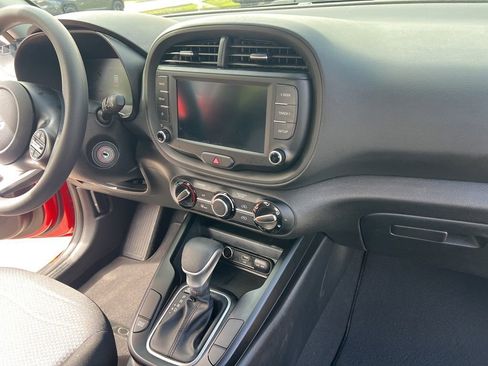 Used 2025 Kia Soul LX image 46