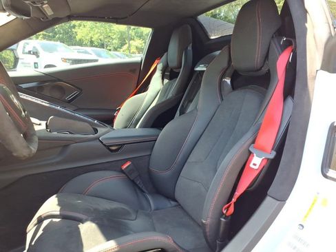 Used 2023 Chevrolet Corvette Stingray Premium Conv w/ Z51 Performance Package RWD image 15