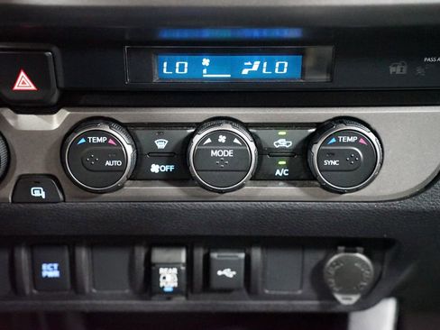Certified 2021 Toyota Tacoma SR5 AWD/4WD image 20