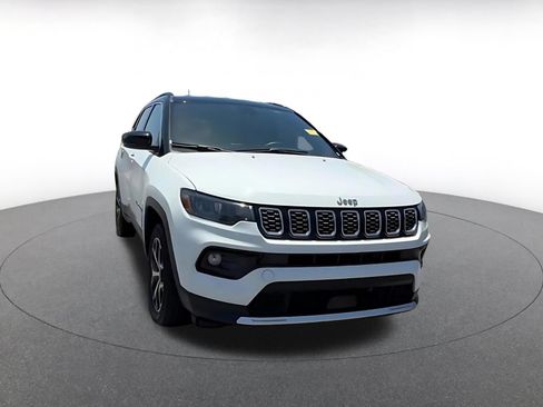 Used 2025 Jeep Compass Limited AWD/4WD image 3