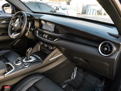 Used 2022 Alfa Romeo Stelvio Sprint image 9