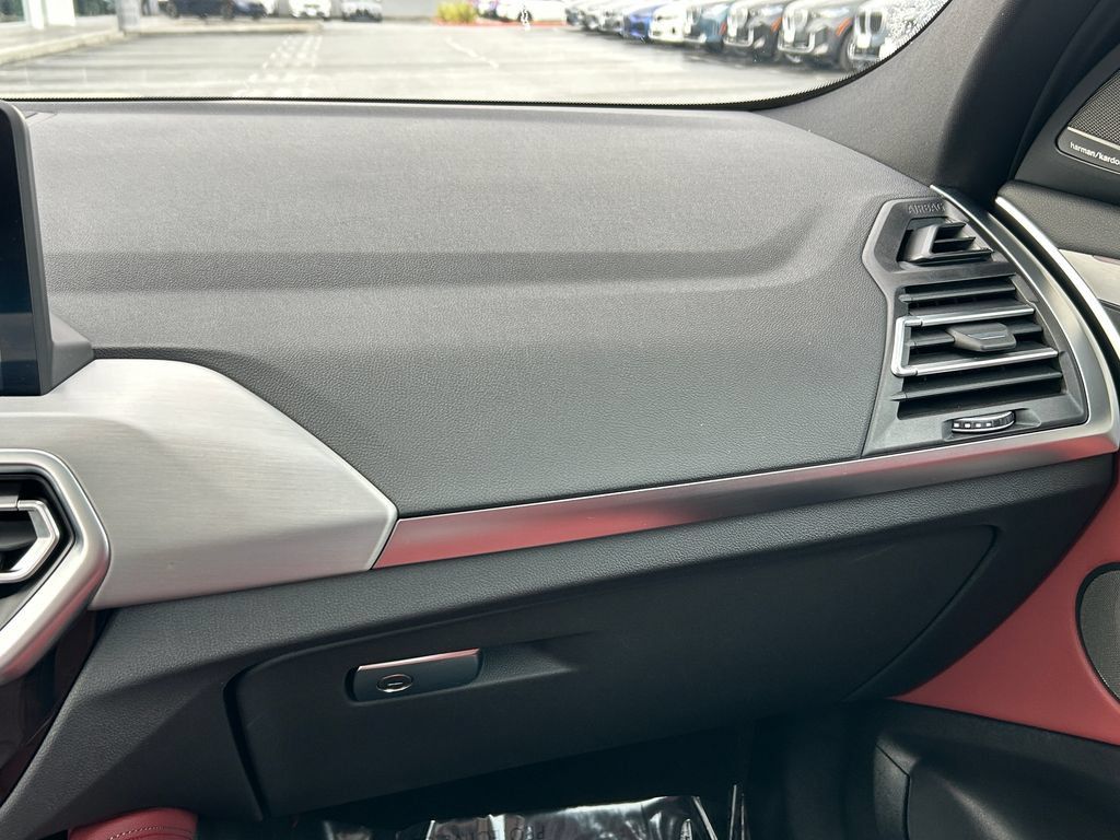 Used 2025 BMW X4 xDrive30i w/ M Sport Package AWD/4WD image 25