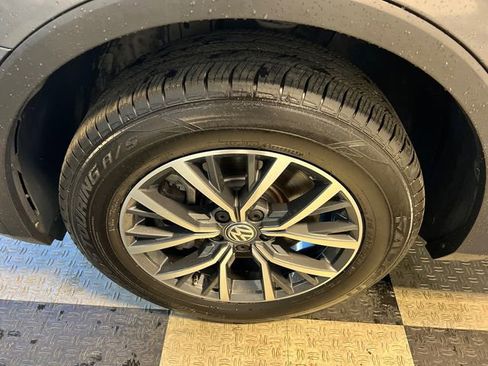 Certified 2020 Volkswagen Tiguan SE image 8