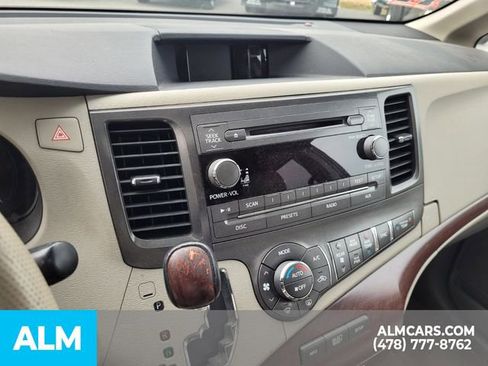 Used 2014 Toyota Sienna XLE image 7