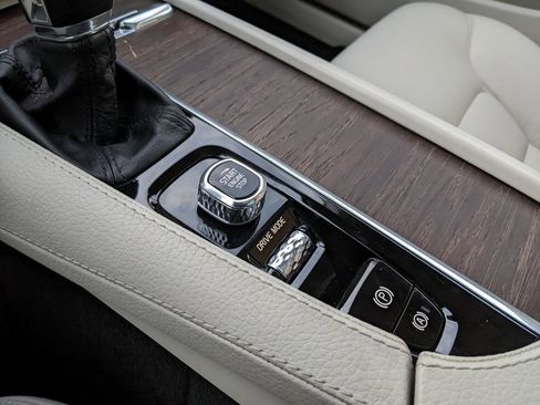 Used 2021 Volvo V90 T6 Cross Country w/ Climate Package image 20