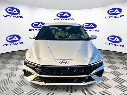Used 2024 Hyundai Elantra SEL image 10