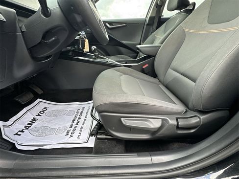 Used 2024 Kia Niro LX image 12