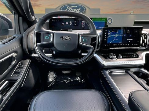 Certified 2025 Ford Expedition Platinum w/ Stealth Performance Package AWD/4WD image 5