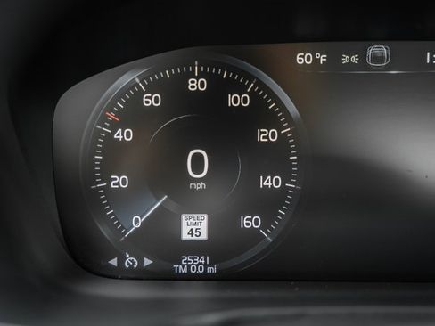 Certified 2022 Volvo S60 B5 Momentum w/ Premium Package image 38