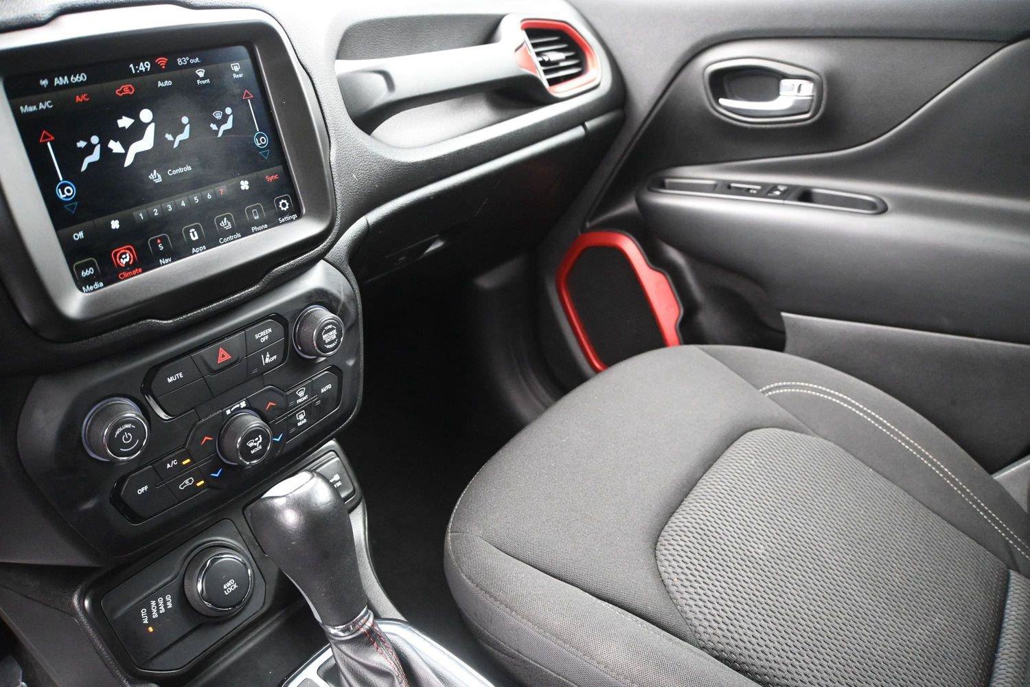 Used 2022 Jeep Renegade Latitude w/ Convenience Group AWD/4WD image 4