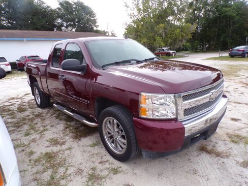 Used 2008 Chevrolet Silverado 1500 LT w/ EZ-Lift Tailgate Package image 3