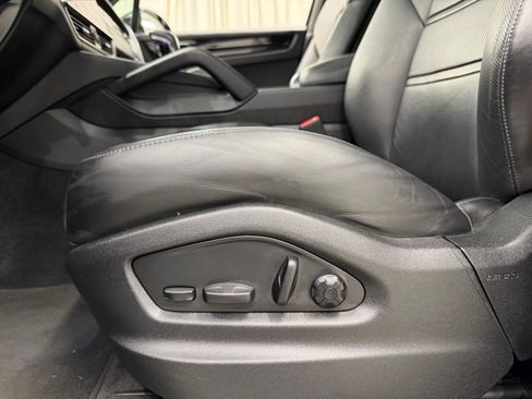 Certified 2023 Porsche Cayenne AWD/4WD image 31