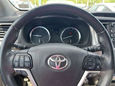 Used 2019 Toyota Highlander XLE image 11