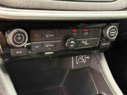 Used 2024 Jeep Compass Latitude AWD/4WD image 22