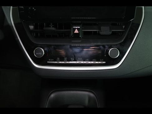 Used 2025 Toyota Corolla LE FWD image 23