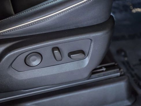 Used 2023 Chevrolet Suburban Premier image 28