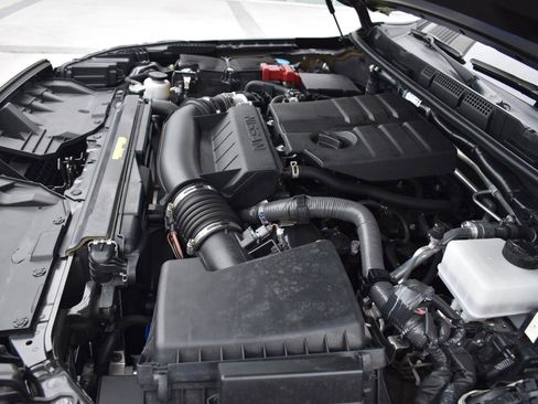 Used 2025 Nissan Frontier SV image 21