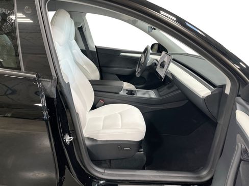 Certified 2023 Tesla Model Y Long Range AWD/4WD image 13