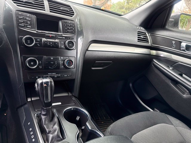 Used 2018 Ford Explorer XLT AWD/4WD image 16