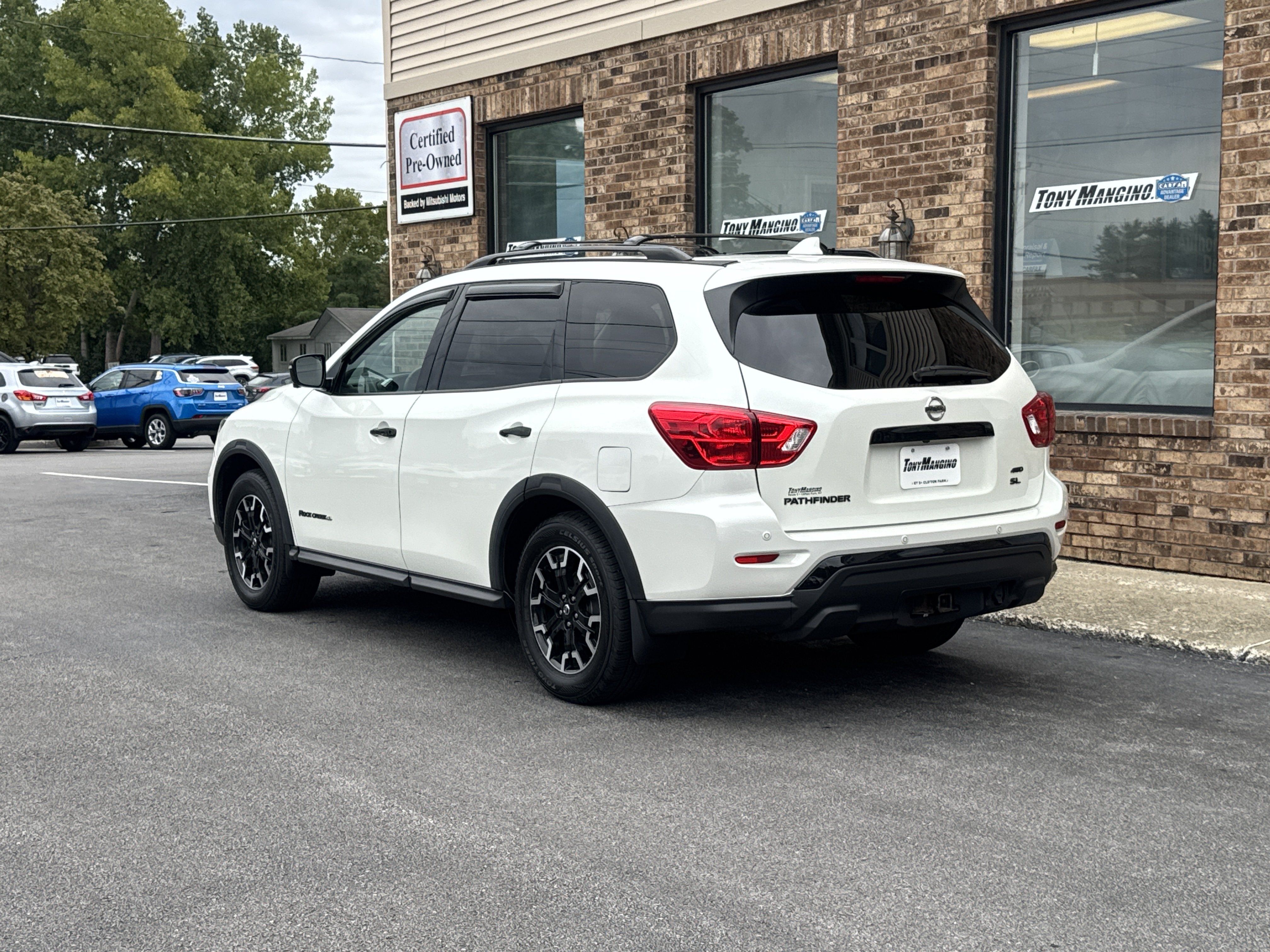 Used 2020 Nissan Pathfinder SL AWD/4WD image 3