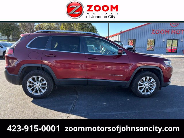 Used 2019 Jeep Cherokee Latitude w/ Cold Weather Group FWD image 1