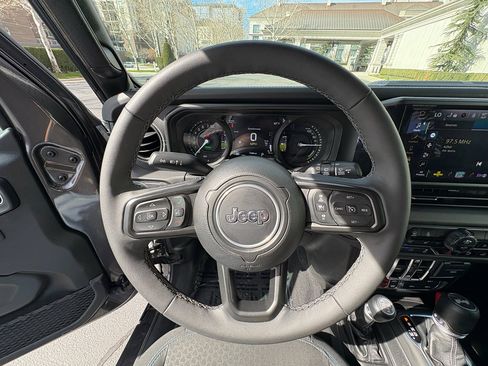 Used 2025 Jeep Wrangler Rubicon w/ Safety Group image 18