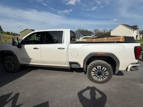 Used 2025 GMC Sierra 2500 Denali Ultimate image 1