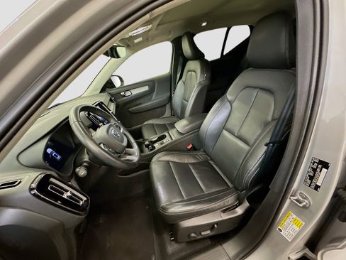 Used 2024 Volvo XC40 B5 Core w/ Climate Package image 13