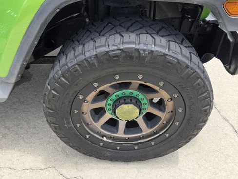 Used 2018 Jeep Wrangler Unlimited Sahara AWD/4WD image 11