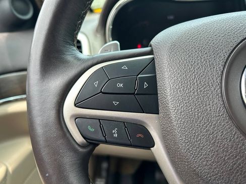 Used 2017 Jeep Grand Cherokee Overland w/ Jeep Active Safety Group AWD/4WD image 28