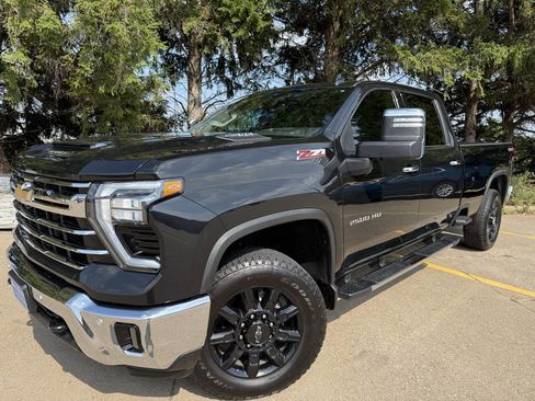 Used 2024 Chevrolet Silverado 2500 LTZ w/ LTZ Premium Package image 2