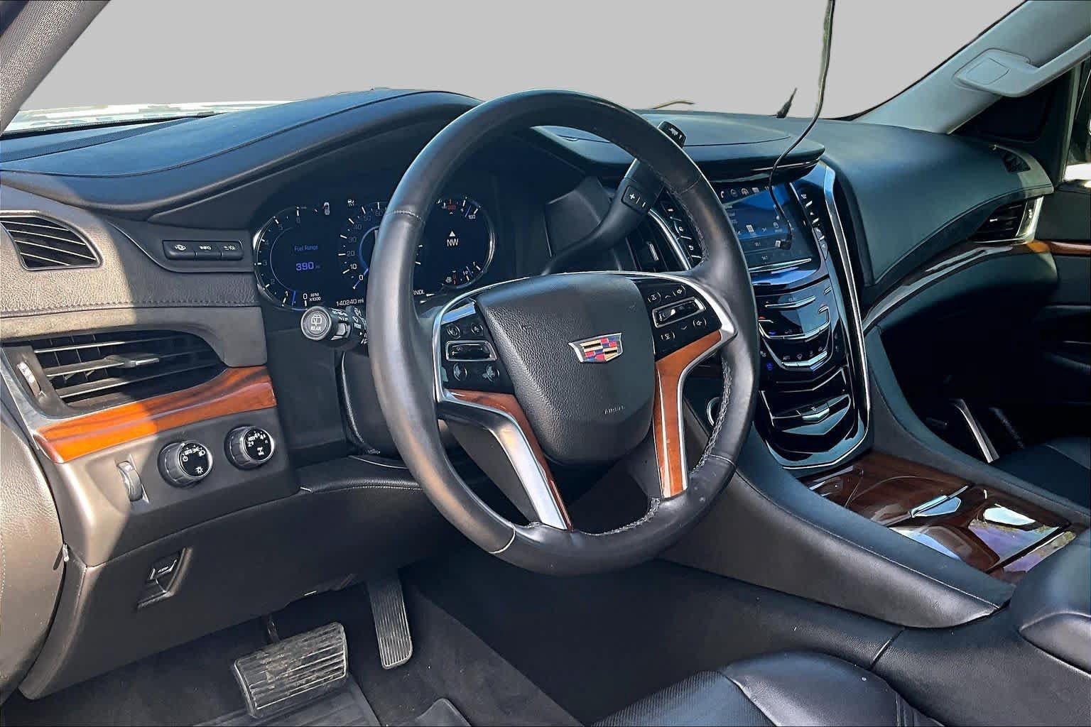 Used 2017 Cadillac Escalade ESV Premium Luxury AWD/4WD image 18