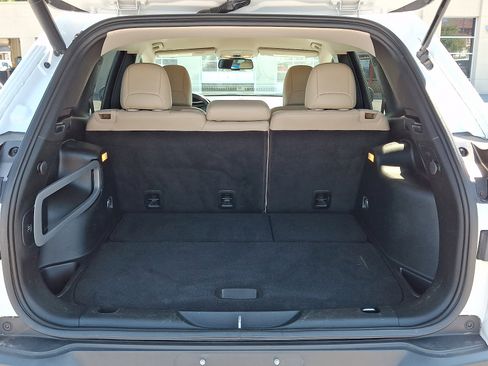 Used 2018 Jeep Cherokee Limited AWD/4WD image 28