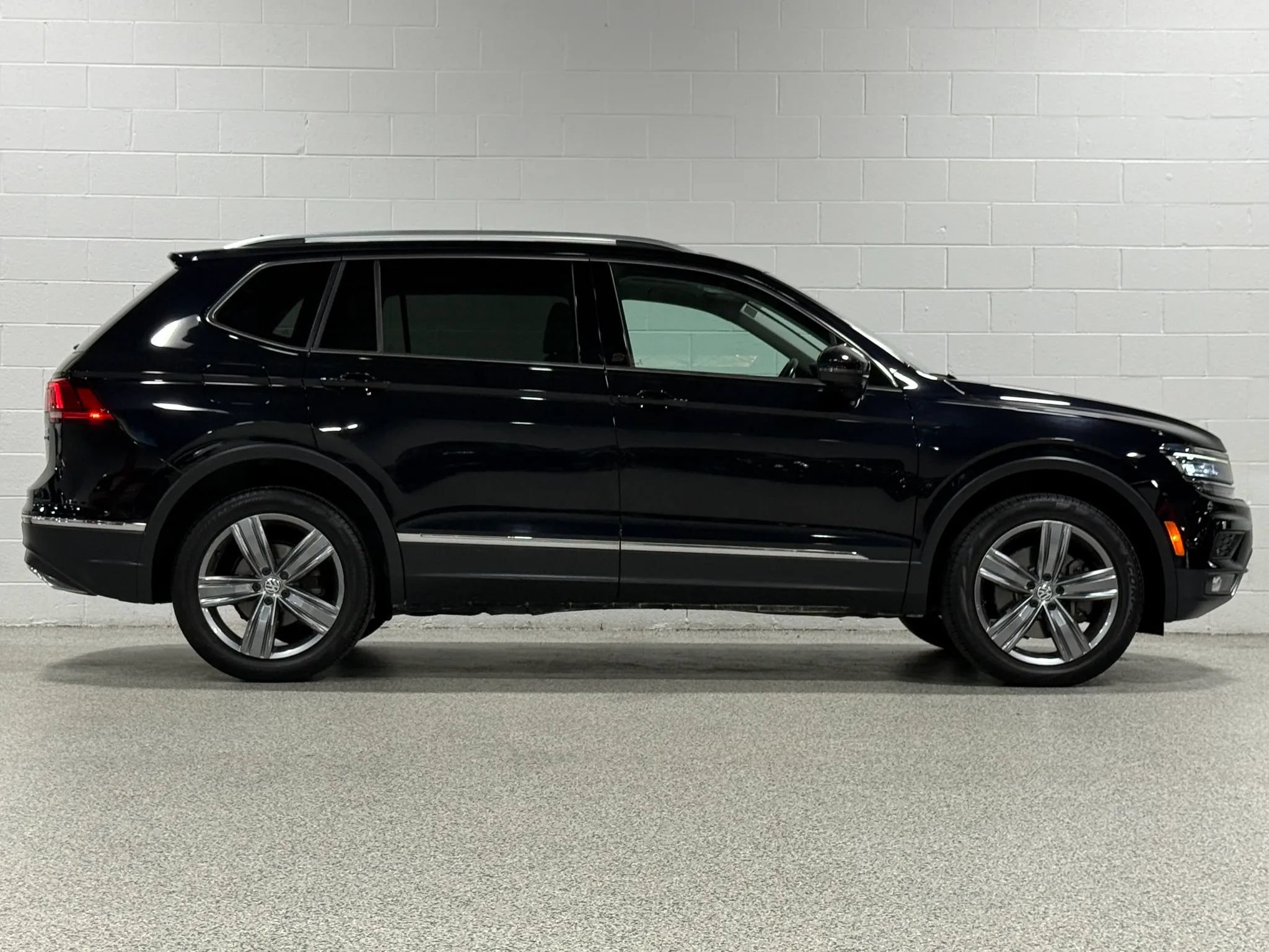 Used 2018 Volkswagen Tiguan SEL Premium AWD/4WD image 5