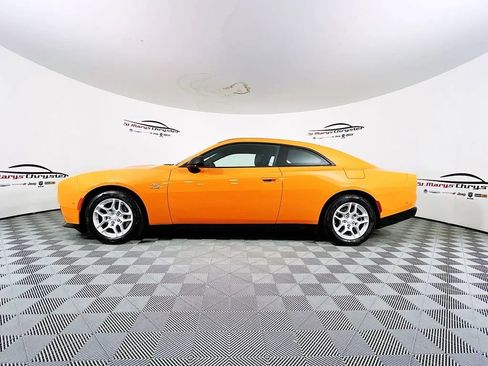 Used 2025 Dodge Charger R/T w/ Sun & Sound Package image 5