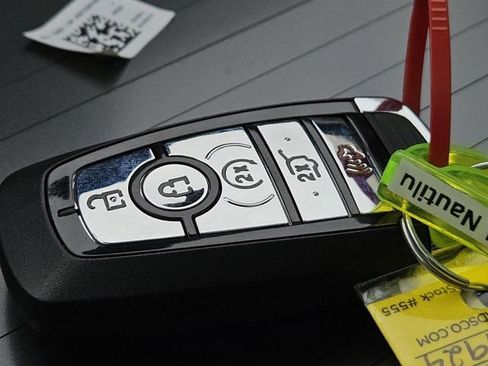 New 2025 Lincoln Corsair FWD w/ Equipment Group 101A image 24