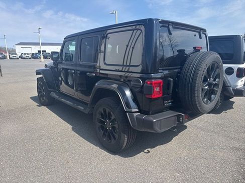 Used 2025 Jeep Wrangler Unlimited Sahara AWD/4WD image 12