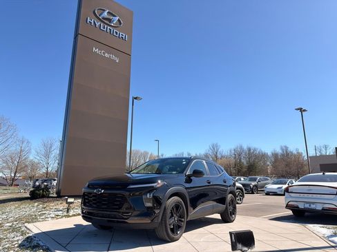 Used 2024 Chevrolet Trax ACTIV w/ Sunroof Package image 1