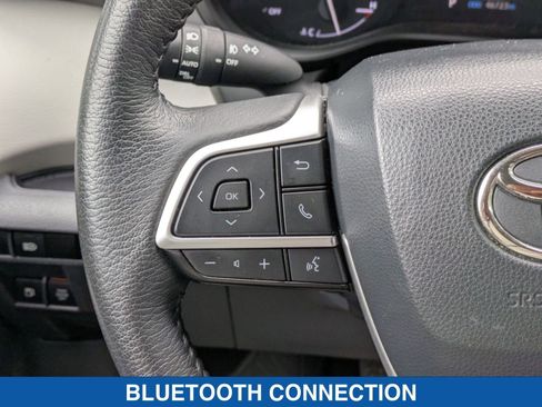 Used 2023 Toyota Sienna XLE image 19