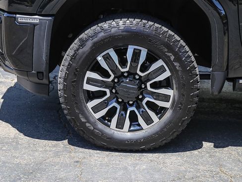 Used 2025 GMC Sierra 2500 Denali Ultimate AWD/4WD image 9