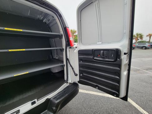 Used 2022 GMC Savana 2500 RWD image 29