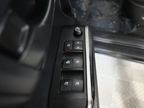 Used 2020 Toyota Tacoma SR5 AWD/4WD image 19