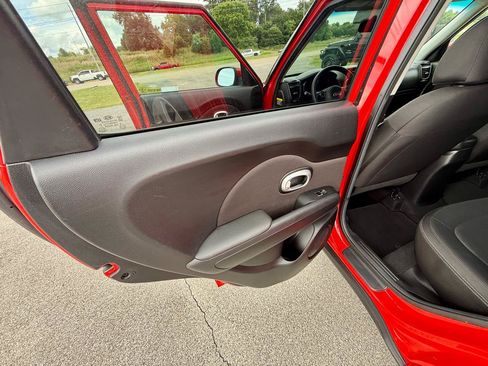 Used 2019 Kia Soul FWD image 31