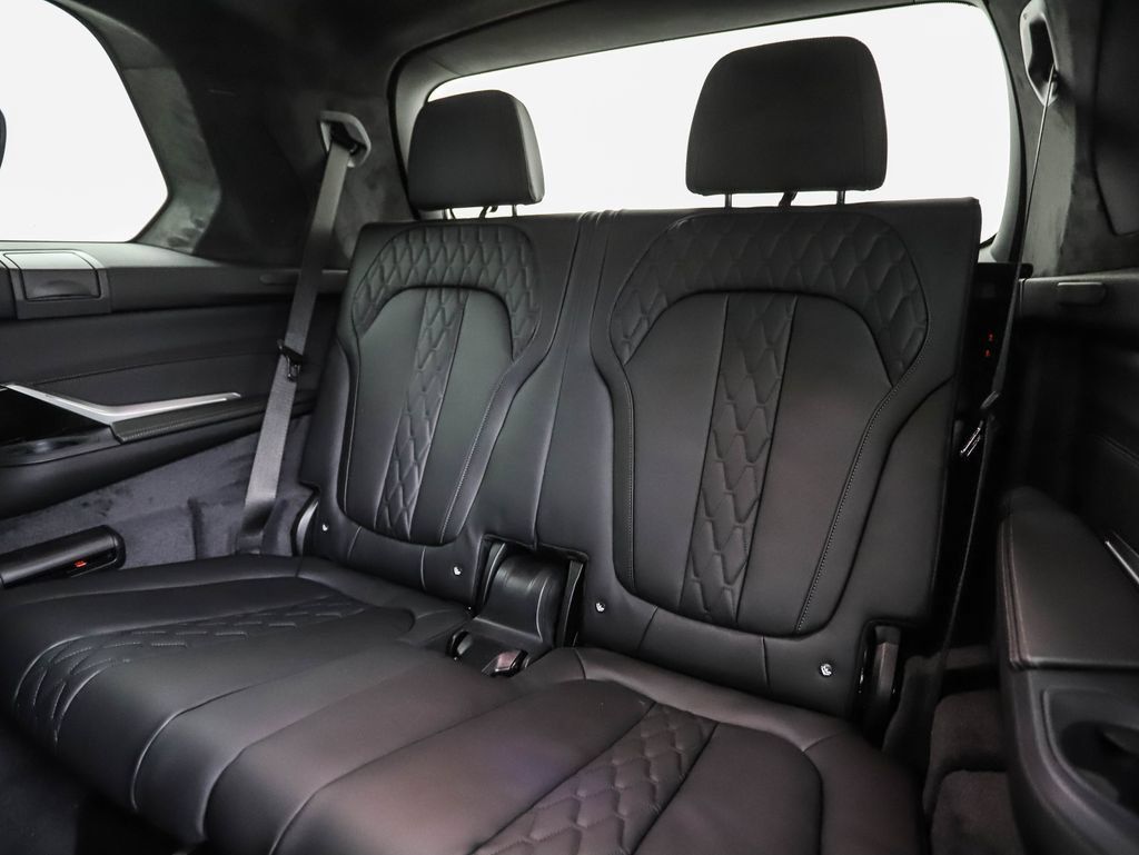 Used 2026 BMW X7 M60i AWD/4WD image 24