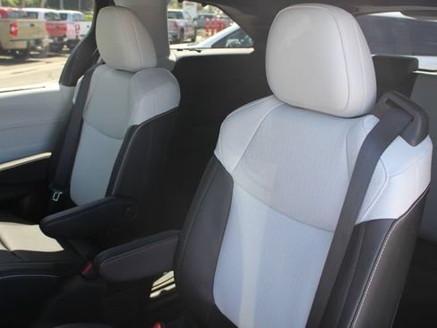 Certified 2026 Toyota Sienna XSE FWD image 32