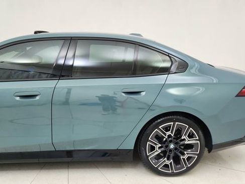 Used 2024 BMW 530i image 11